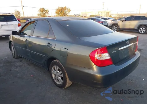 2004 Toyota Camry Le V6 z USA, uszkodzony, nr VIN 4T1BF30KX4U065569